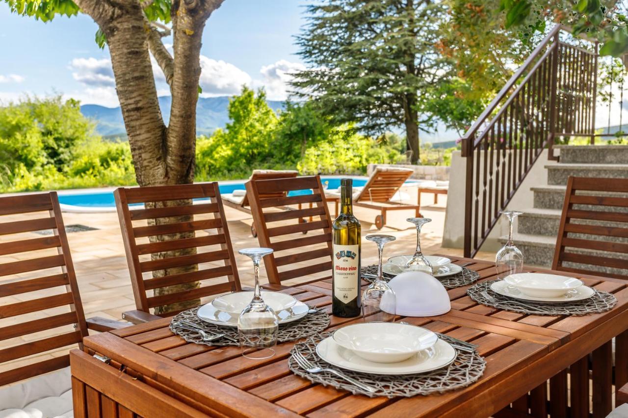 Casa Di Oliva-House With Heated Pool & Jacuzzi In Trilj, Croatia Villa Kültér fotó