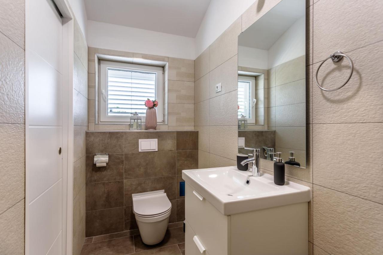 Casa Di Oliva-House With Heated Pool & Jacuzzi In Trilj, Croatia Villa Kültér fotó