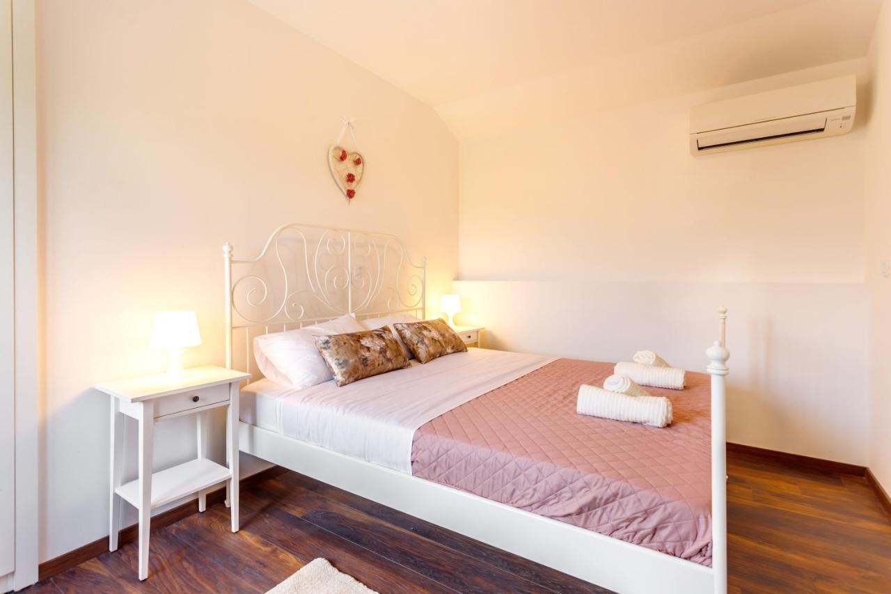 Casa Di Oliva-House With Heated Pool & Jacuzzi In Trilj, Croatia Villa Kültér fotó