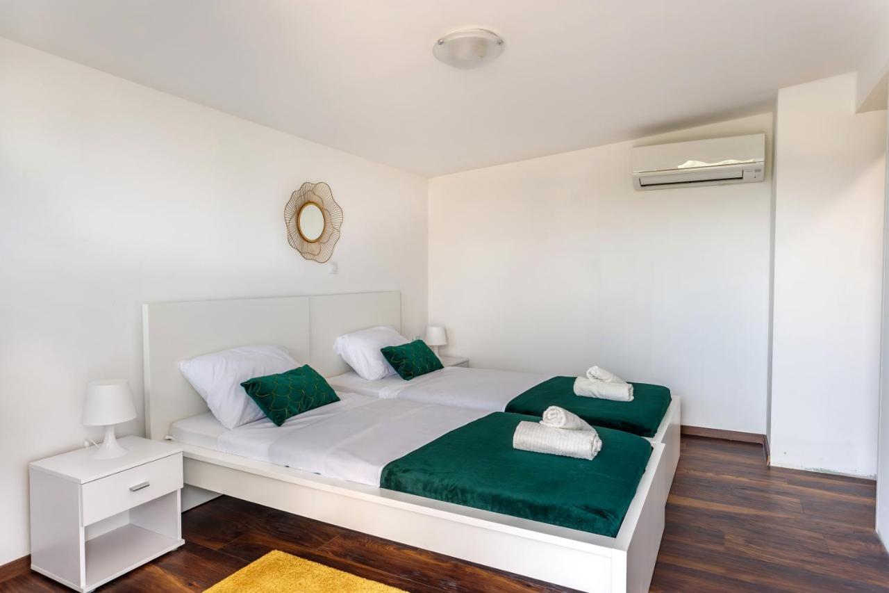 Casa Di Oliva-House With Heated Pool & Jacuzzi In Trilj, Croatia Villa Kültér fotó