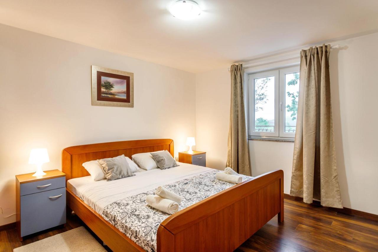 Casa Di Oliva-House With Heated Pool & Jacuzzi In Trilj, Croatia Villa Kültér fotó