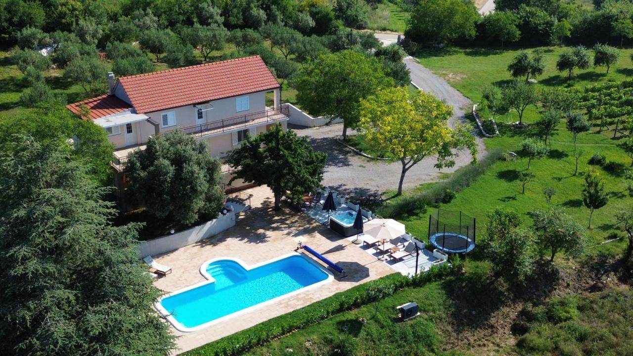 Casa Di Oliva-House With Heated Pool & Jacuzzi In Trilj, Croatia Villa Kültér fotó