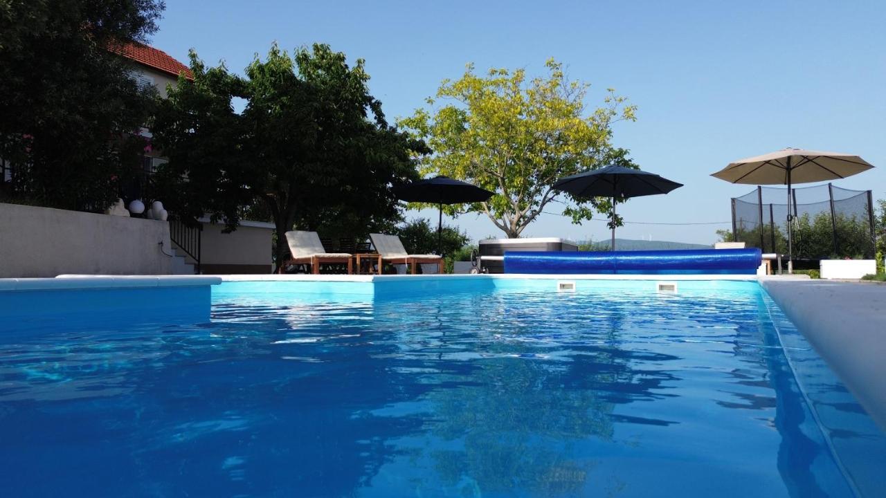 Casa Di Oliva-House With Heated Pool & Jacuzzi In Trilj, Croatia Villa Kültér fotó