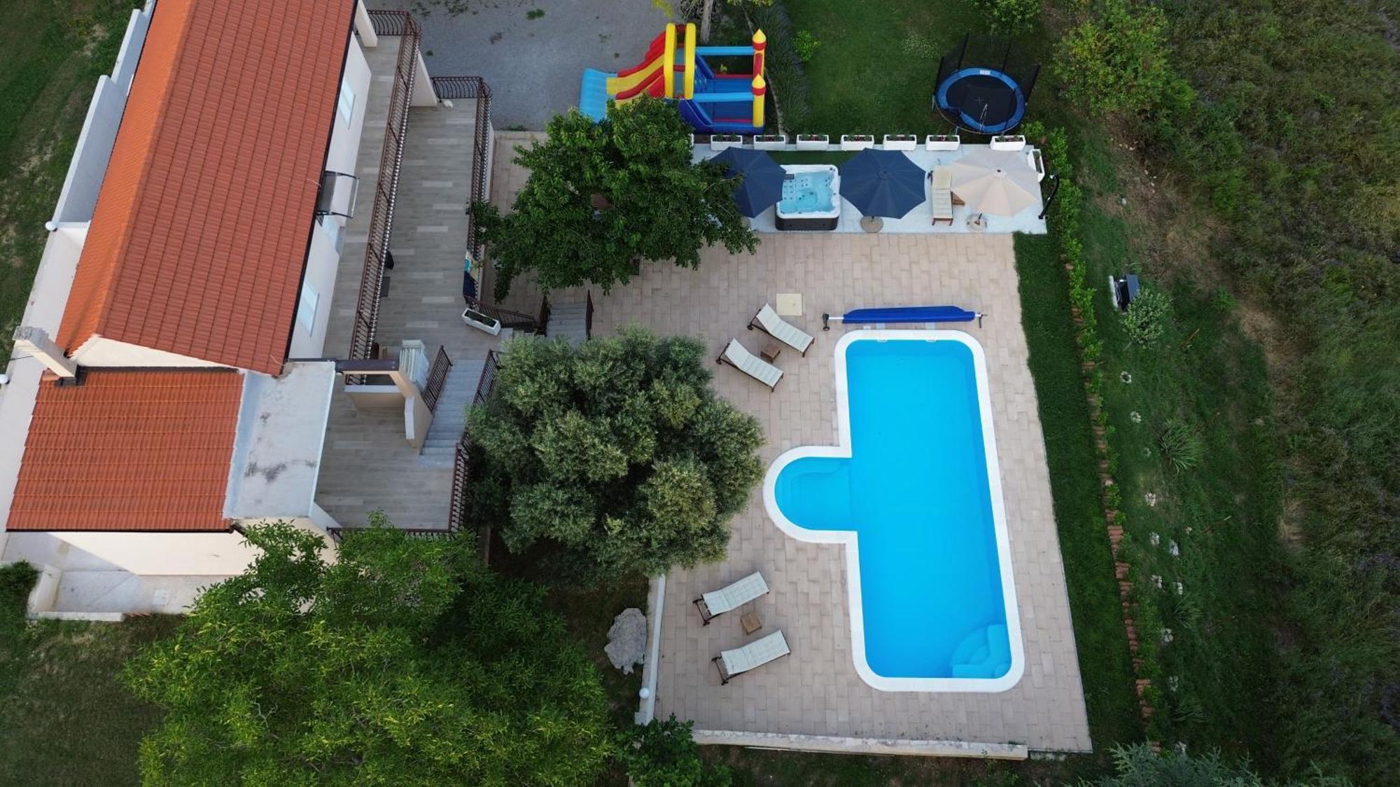 Casa Di Oliva-House With Heated Pool & Jacuzzi In Trilj, Croatia Villa Kültér fotó